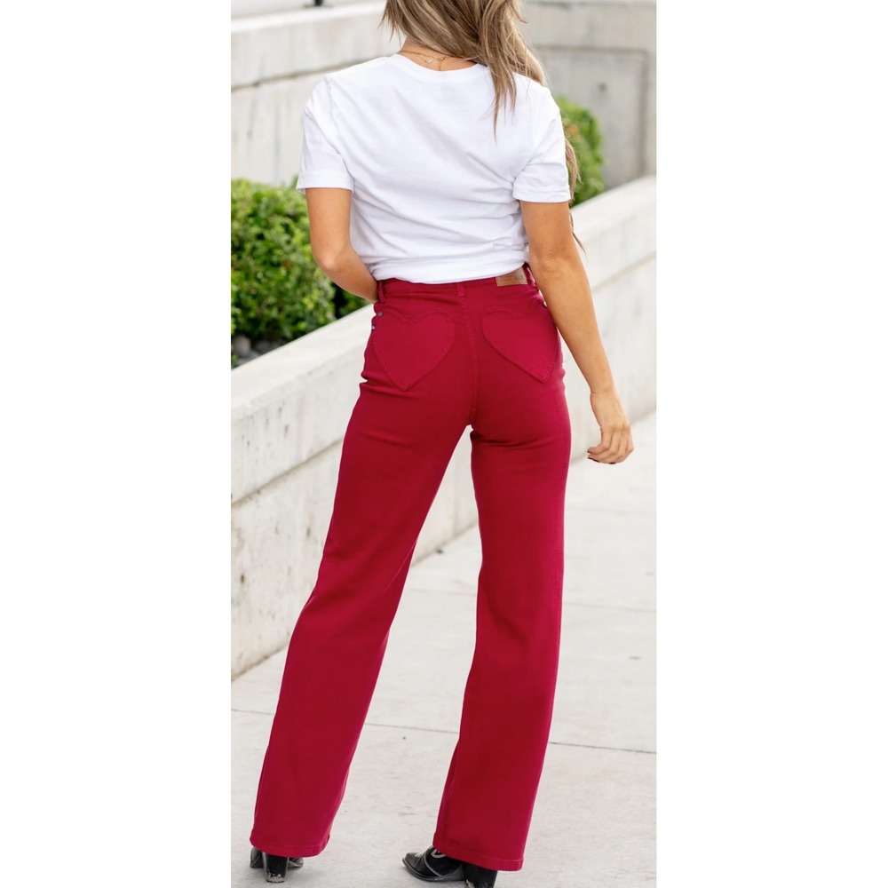 Judy Blue Heart Shaped Back Pockets 90's Straight Leg Jeans in Scarlet Size 7/28